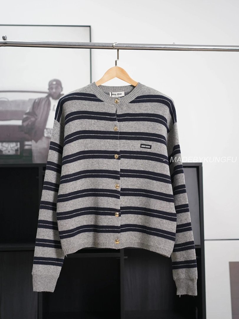 【A+ Item ID 8004 M1UM1U Miu Double-Layer Knitted Logo Patch Cardigan With _Precise