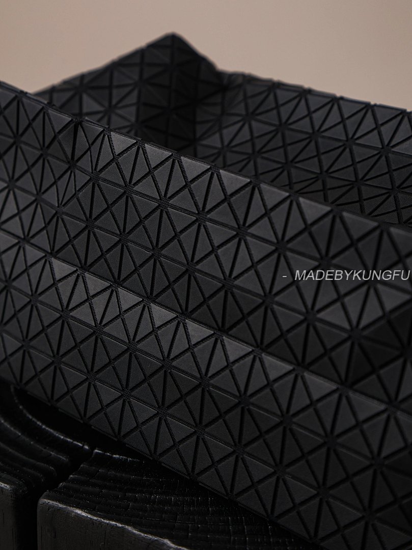 【A+ Item ID 8490 Issey-M1Yaki- Issey Miyake -Kuro-Saddle-PVC Diamond Camera Bag (Matte) - Image 5