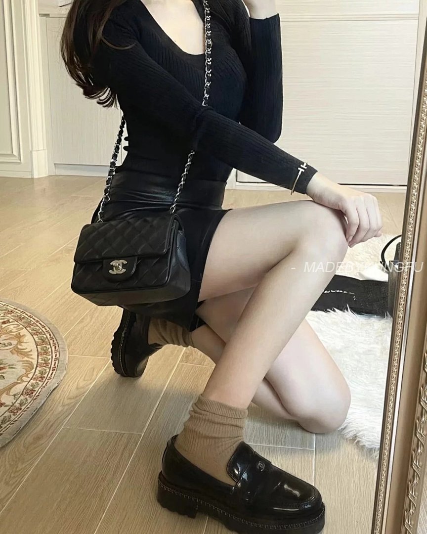 【A+ Item ID 8460 CHANEL (Classic Chain Bag Mini Golden Bead Square Fat Flip Sm) - Image 4