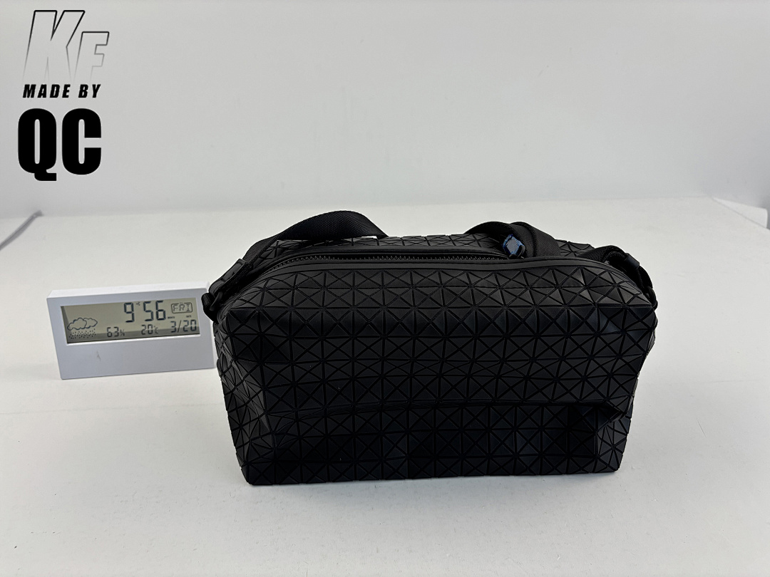【A+ Item ID 8490 Issey-M1Yaki- Issey Miyake -Kuro-Saddle-PVC Diamond Camera Bag (Matte) - Image 46