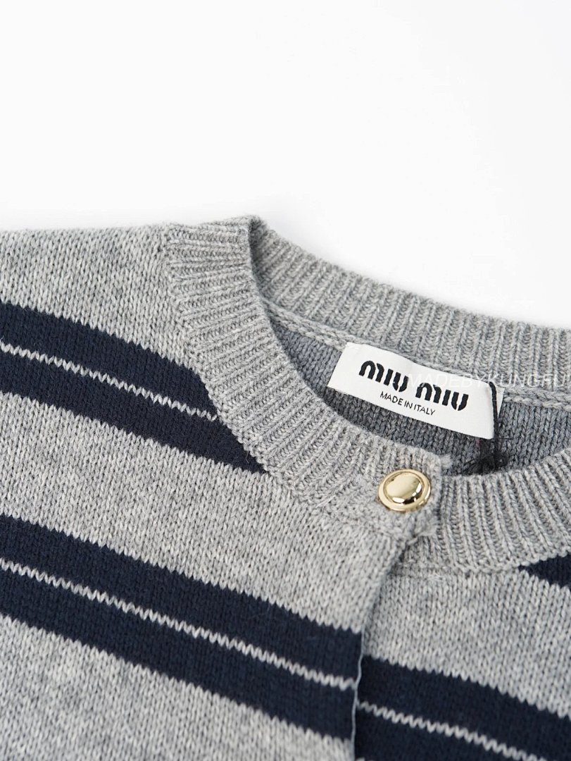 【A+ Item ID 8004 M1UM1U Miu Double-Layer Knitted Logo Patch Cardigan With _Precise - Image 8