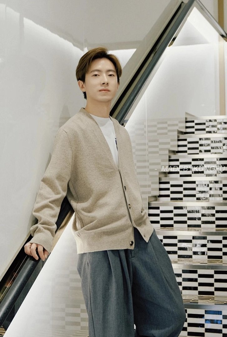 【A+ Item ID 8251 BBR Embroidered Signature Sweater Cardigan _97% Cashmere ➕ 3% Polyeste - Image 21