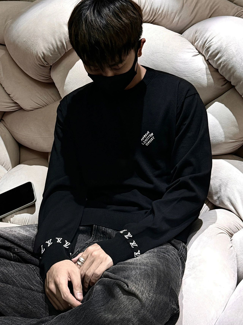 Louis Vuitton 1V Cuffed Knit Sweater - Image 15