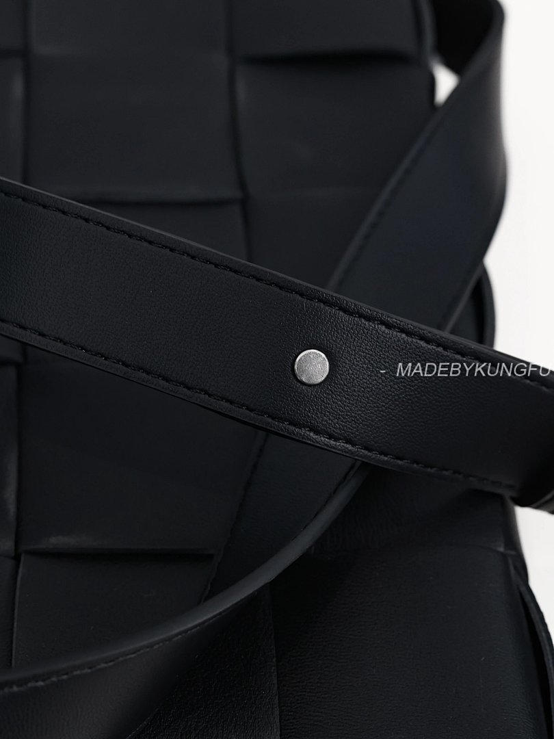 【A+ Item ID 8449 B0Ttega Veneta (Bottega CASSETTE Crossbody Bag -15 Grid Wo) - Image 3