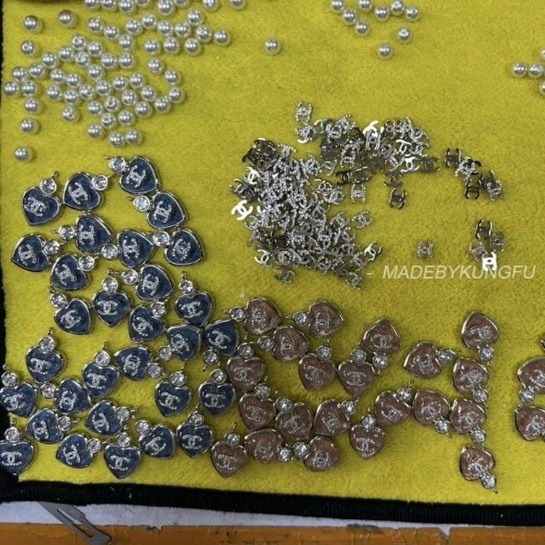 【A+ Item ID 8373 CHANE1- Xiaoxiang -2025Ss-25P Love Series Necklace (Metal Crystal Mat) - Image 33