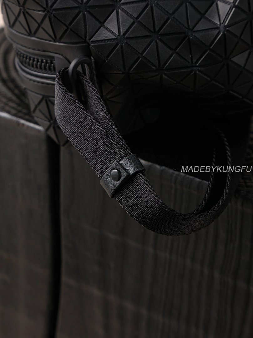 【A+ Item ID 8490 Issey-M1Yaki- Issey Miyake -Kuro-Saddle-PVC Diamond Camera Bag (Matte) - Image 11