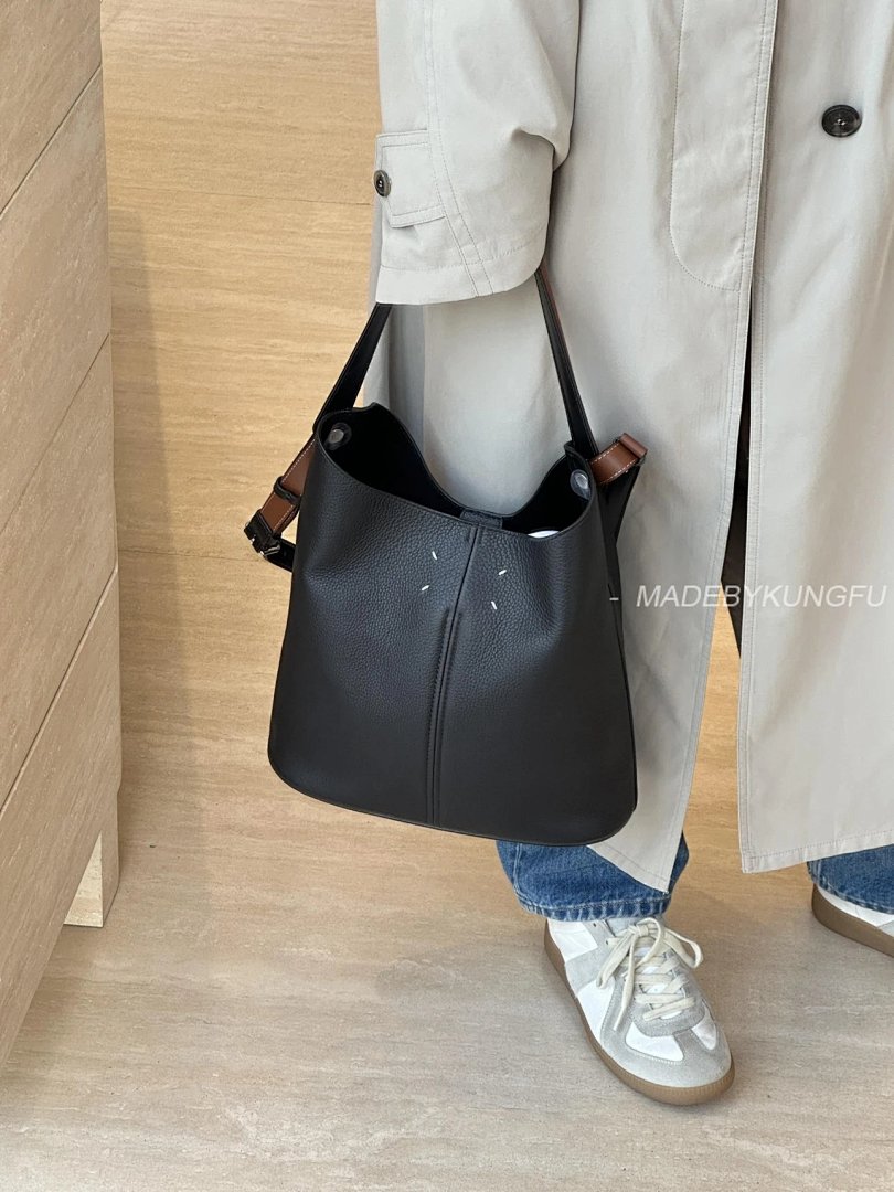 【A+ Item ID 8498 Maison-Mag1Ela Magira Press Age Contrasting Shoulder Straps Black Brow - Image 39