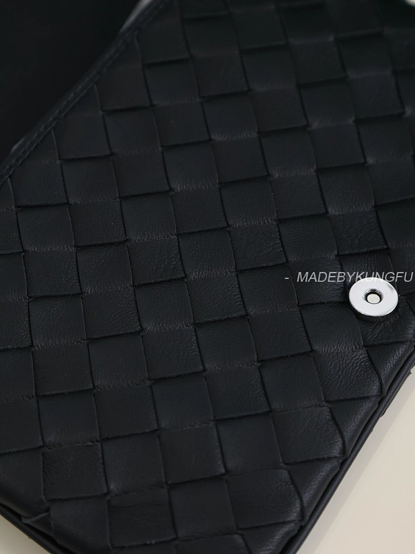 【A+ Item ID 8450 B0Ttega Veneta BV (Classic Weaving Series Sheepskin Small Grid Hand) - Image 9