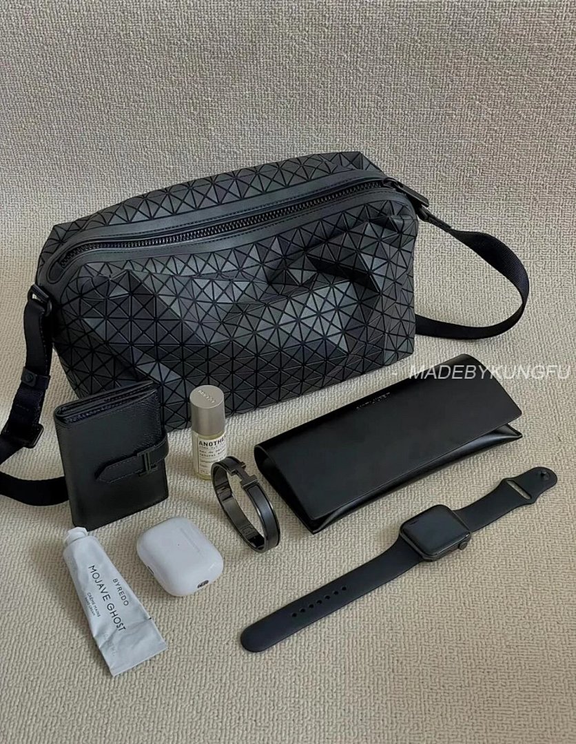 【A+ Item ID 8490 Issey-M1Yaki- Issey Miyake -Kuro-Saddle-PVC Diamond Camera Bag (Matte) - Image 44