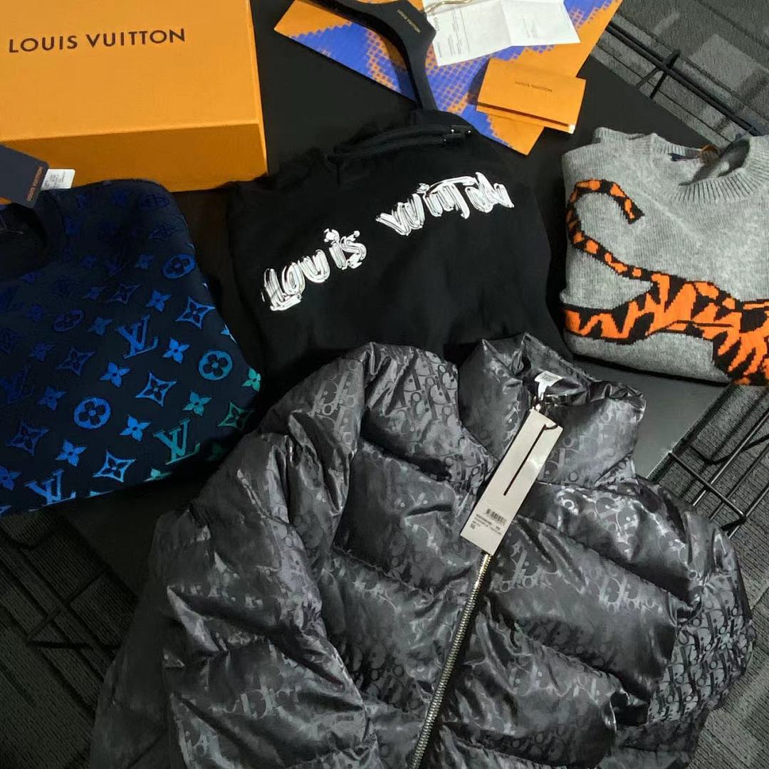 Other V.V 2022 Gradient Ramp Color Sweatershit - Image 3