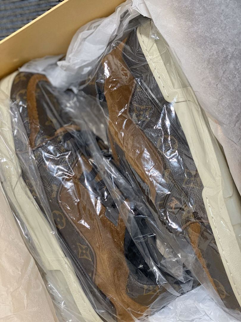 Other VV Grey Trainer - Image 5