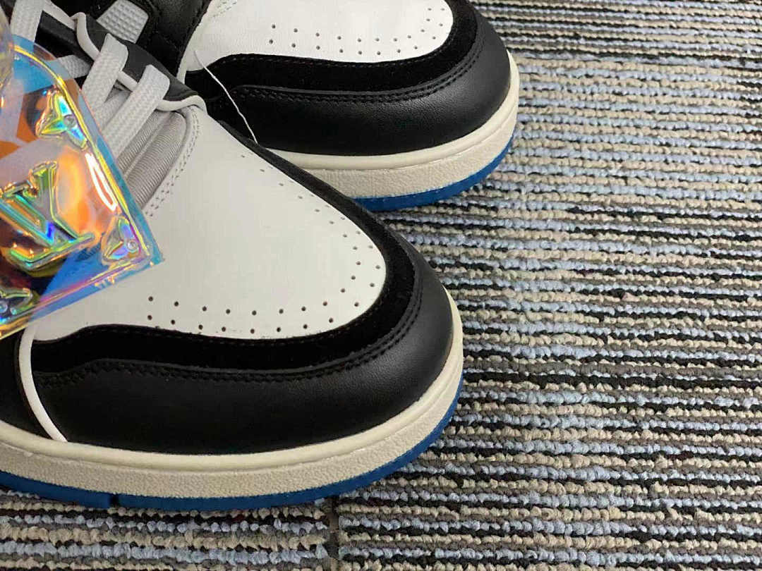 Other VV Black White 2021 Sneaker - Image 15