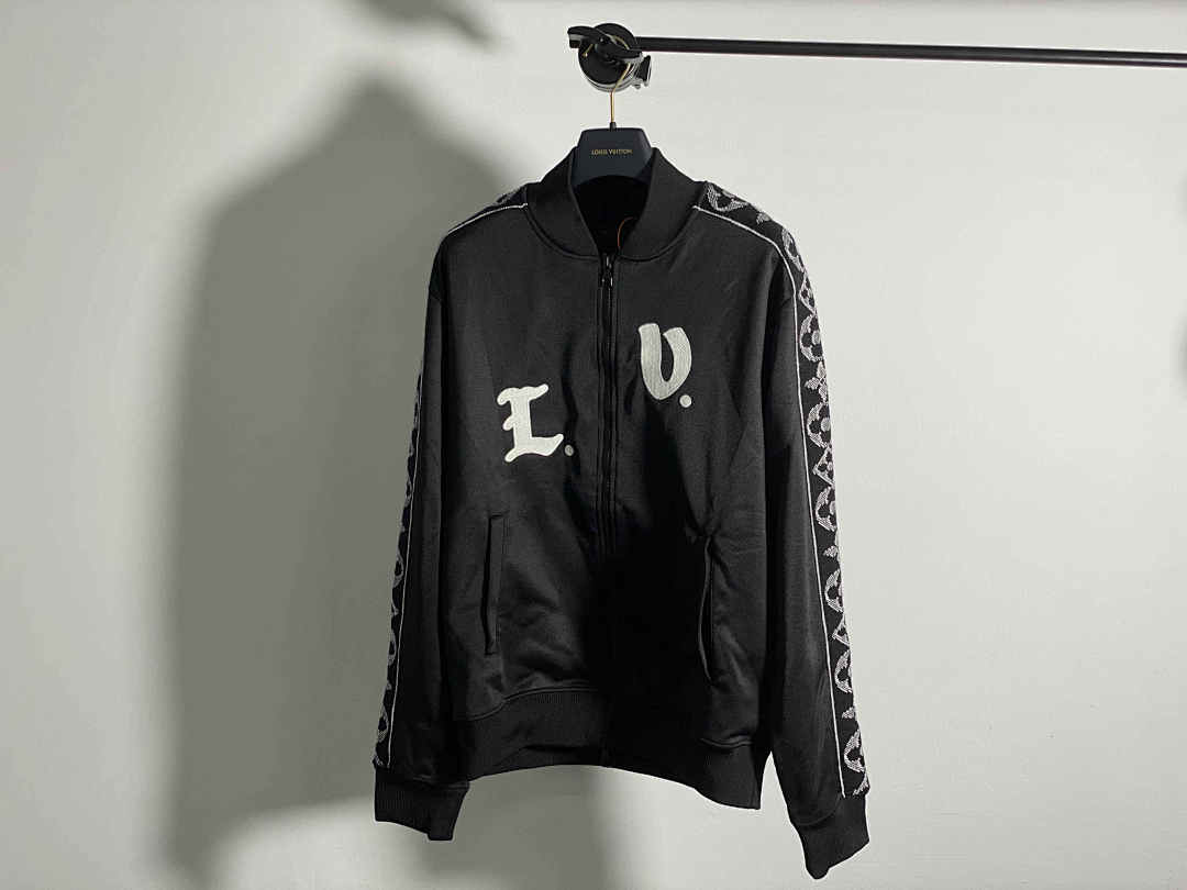 VV 21FW Show Jacket Preivew, photo 1