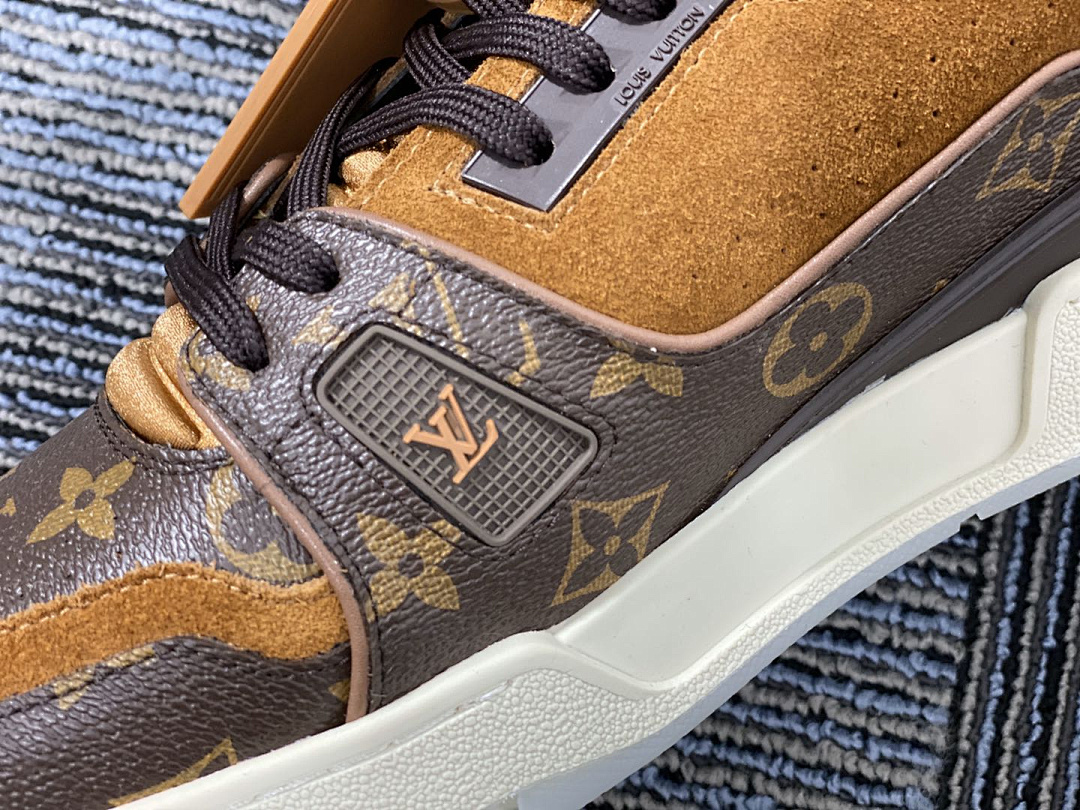 Other VV Grey Trainer - Image 15