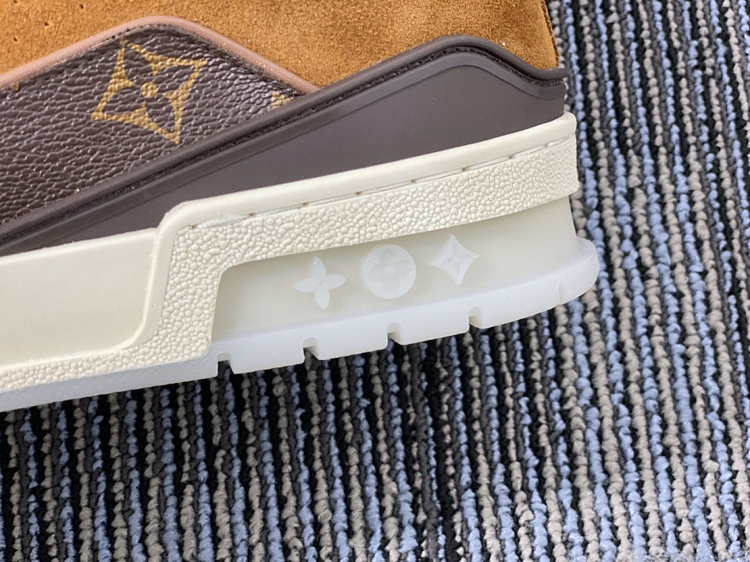 Other VV Grey Trainer - Image 17