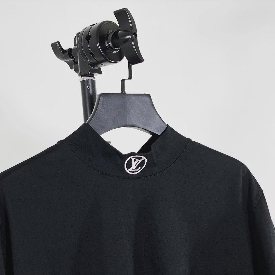VV High Collar Embroidery Tee, photo 1