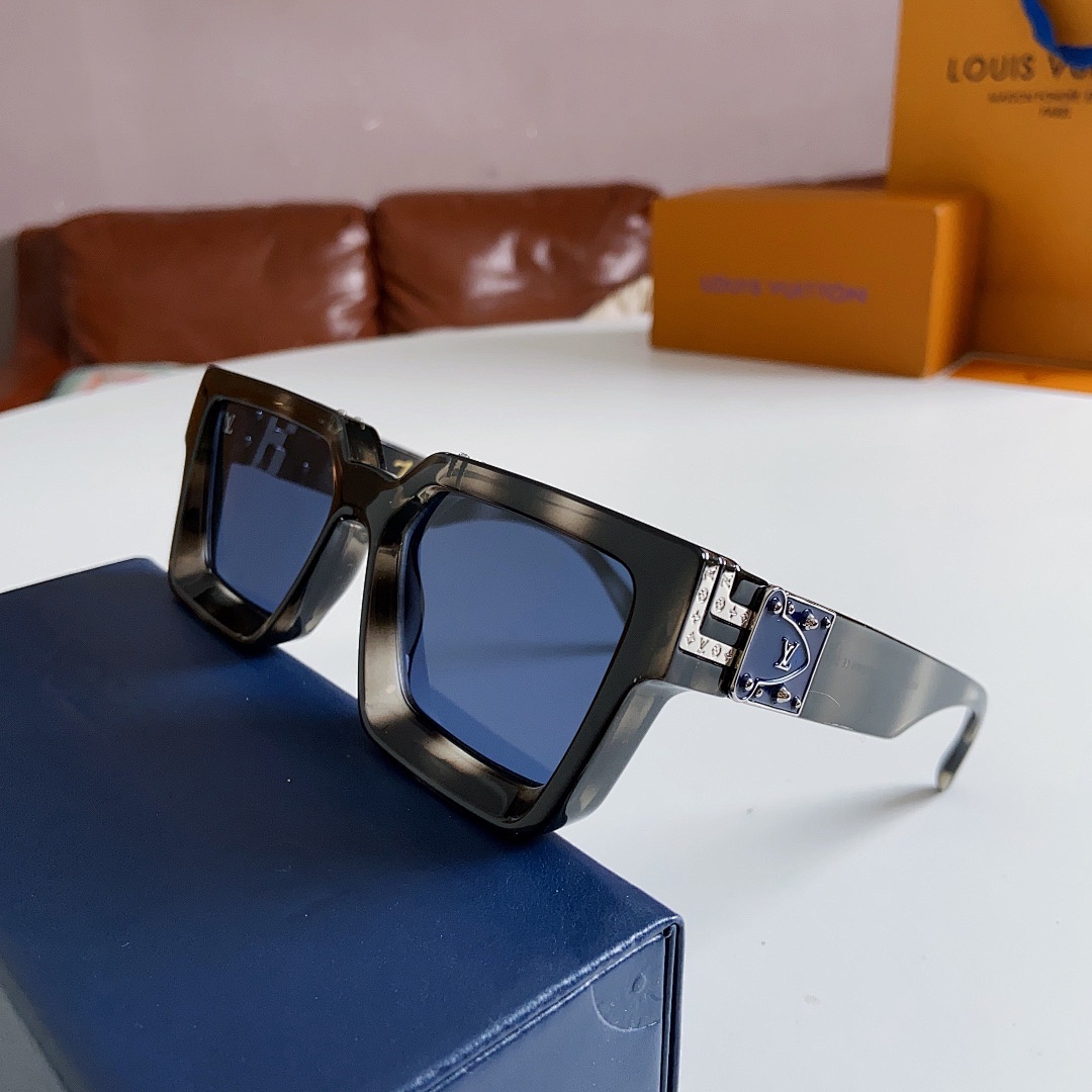 Other LOUIS VUITTONMODEL:M96006WNSIZE:56 17_ - Image 4