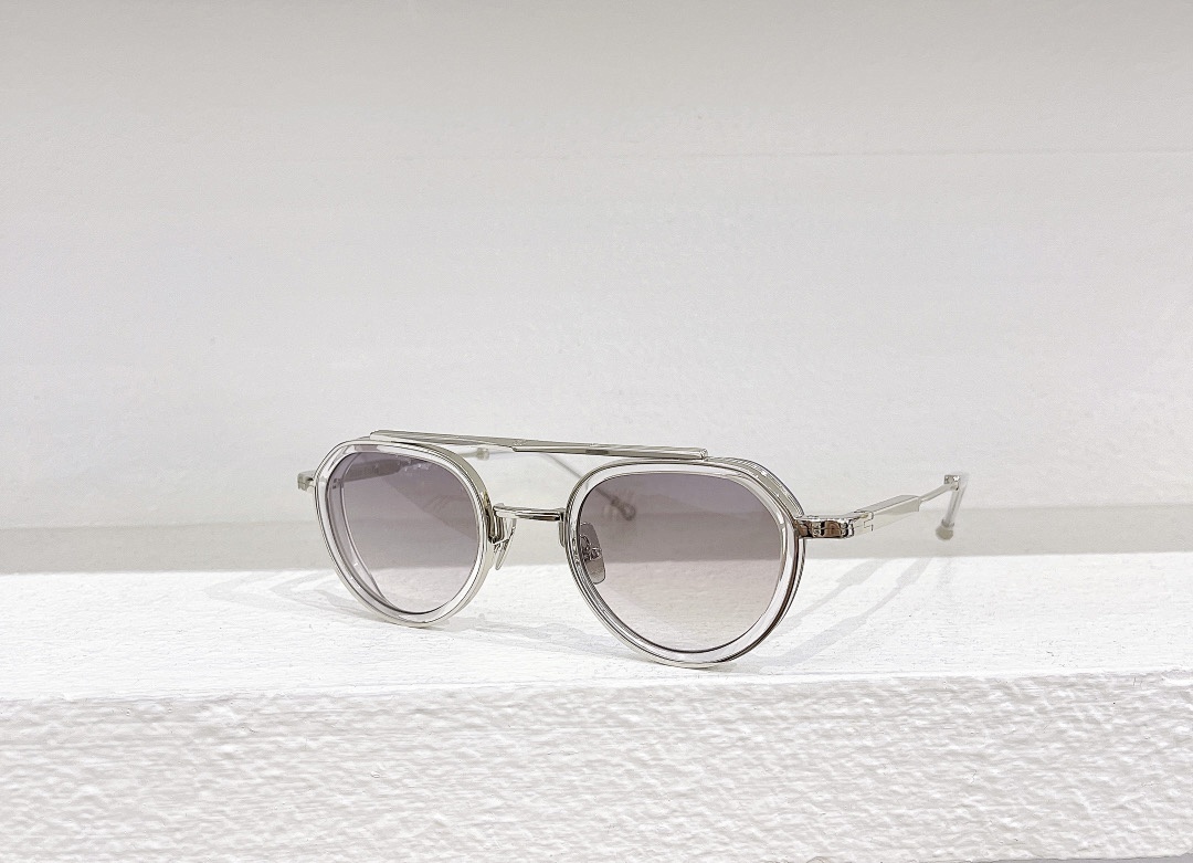 John DailaMODEL JULIA SIZE 47, photo 1