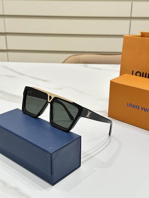 LOUIS VUITTONMODEL:Z1502E SIZE:60, photo 1