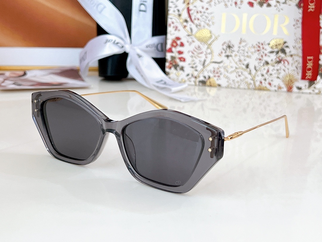 Other Dior MISSDIORS1U SIZE:56 18-135_