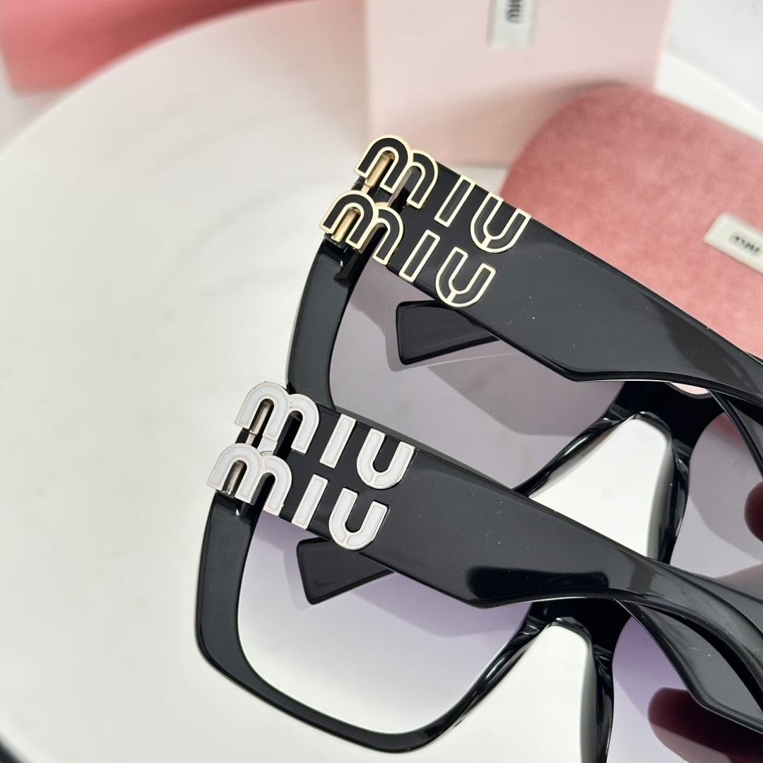 Miu Miu MIU M MODEL SMU081Z SIZE:56 - Image 4