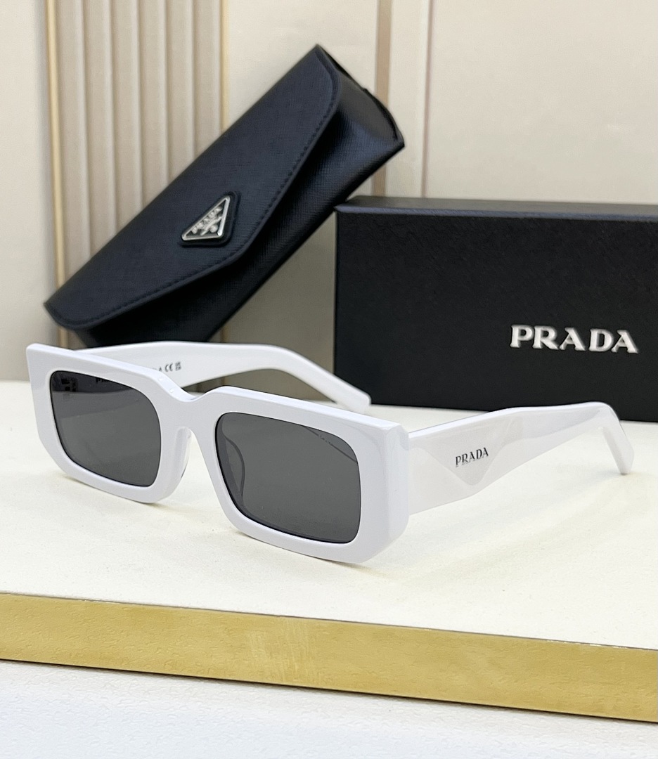Prada MODEL:SPR06YSIZE:53