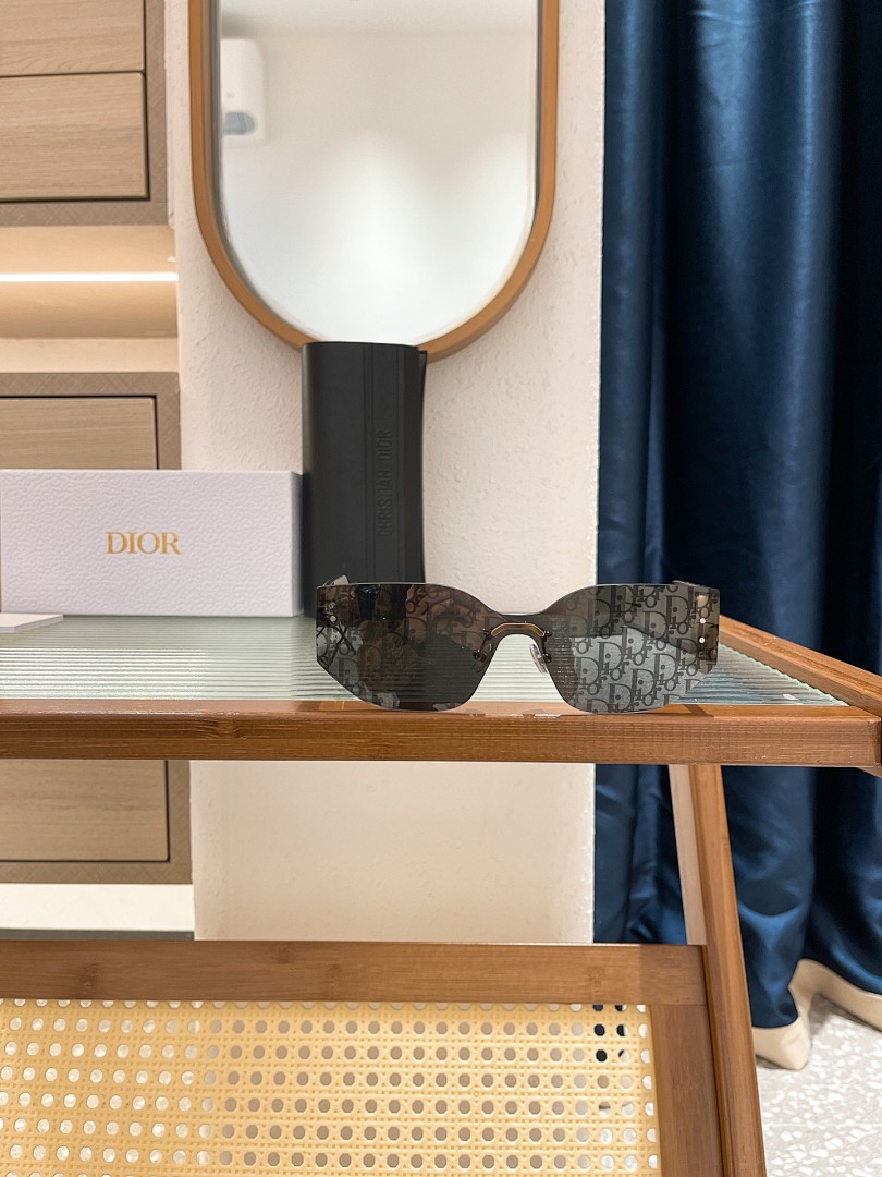 DioRClub, photo 1