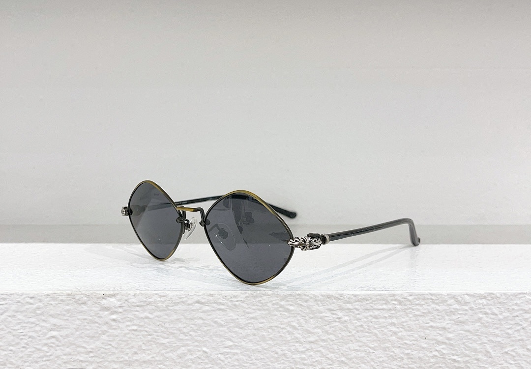 Chanel Chanel CHROME HEARTSMODELDIAMOND DOGSIZE56, photo 1