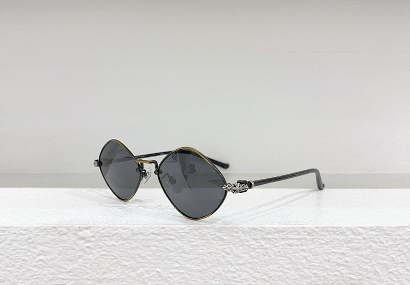Chanel Chanel CHROME HEARTSMODELDIAMOND DOGSIZE56, photo 1