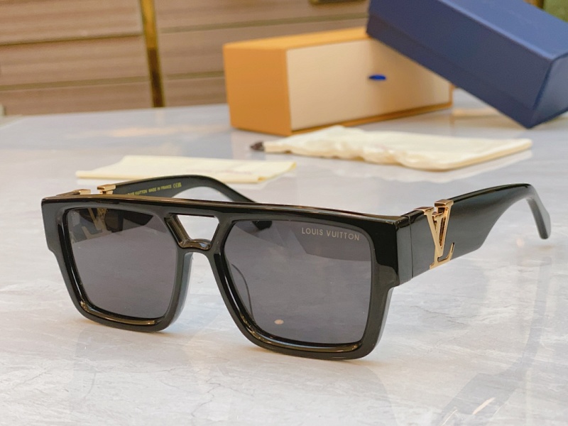 LOUIS VUITTONMODEL:Z2062W,SIZE:56, photo 1
