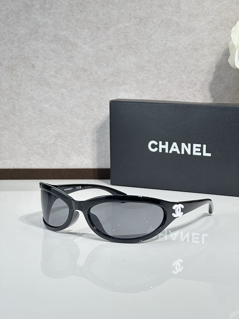Chanel Model, photo 1