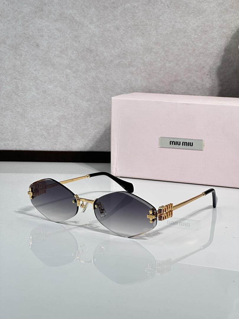 Miu Miu MODEL:MU 167AV SIZE:62