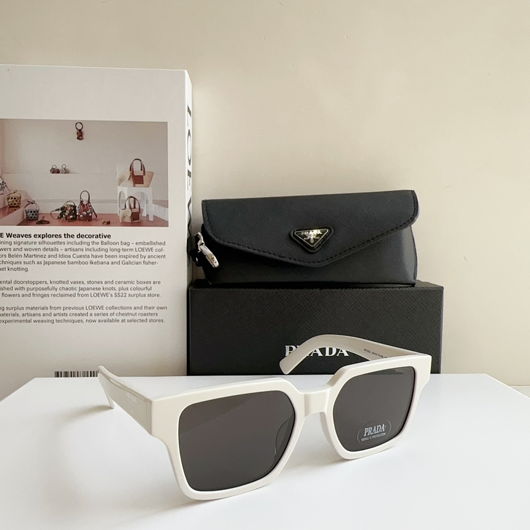 Prada Model:SPR03Z-F SIZE:54