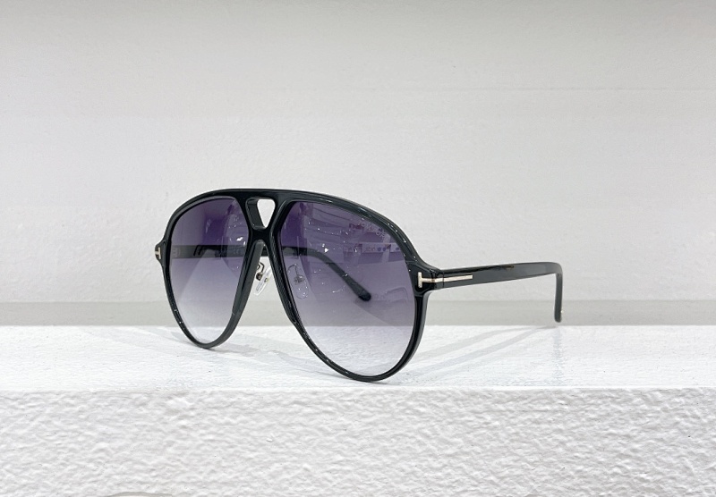 TOM FORDMODEL:TF1061SIZE:64, photo 1