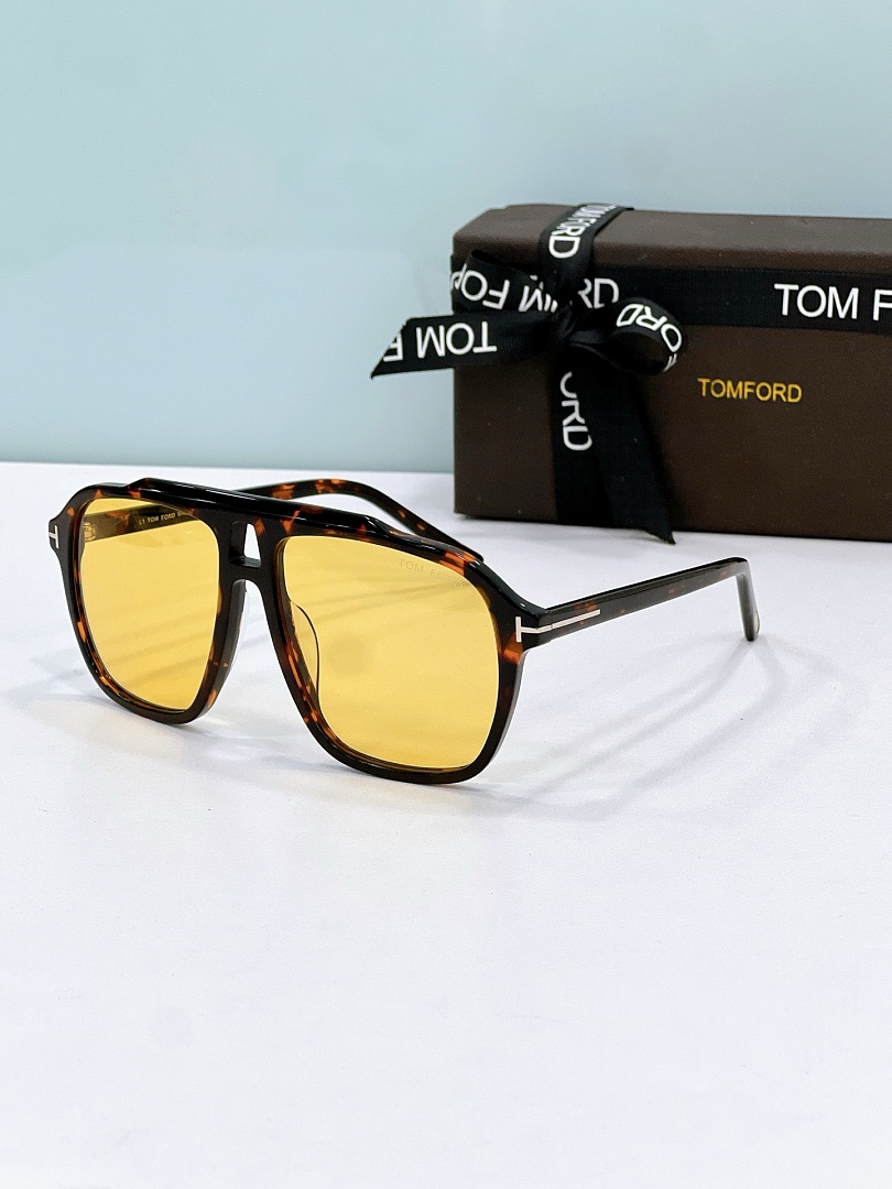 Other TOM FORDModelFT1209.56 - Image 3