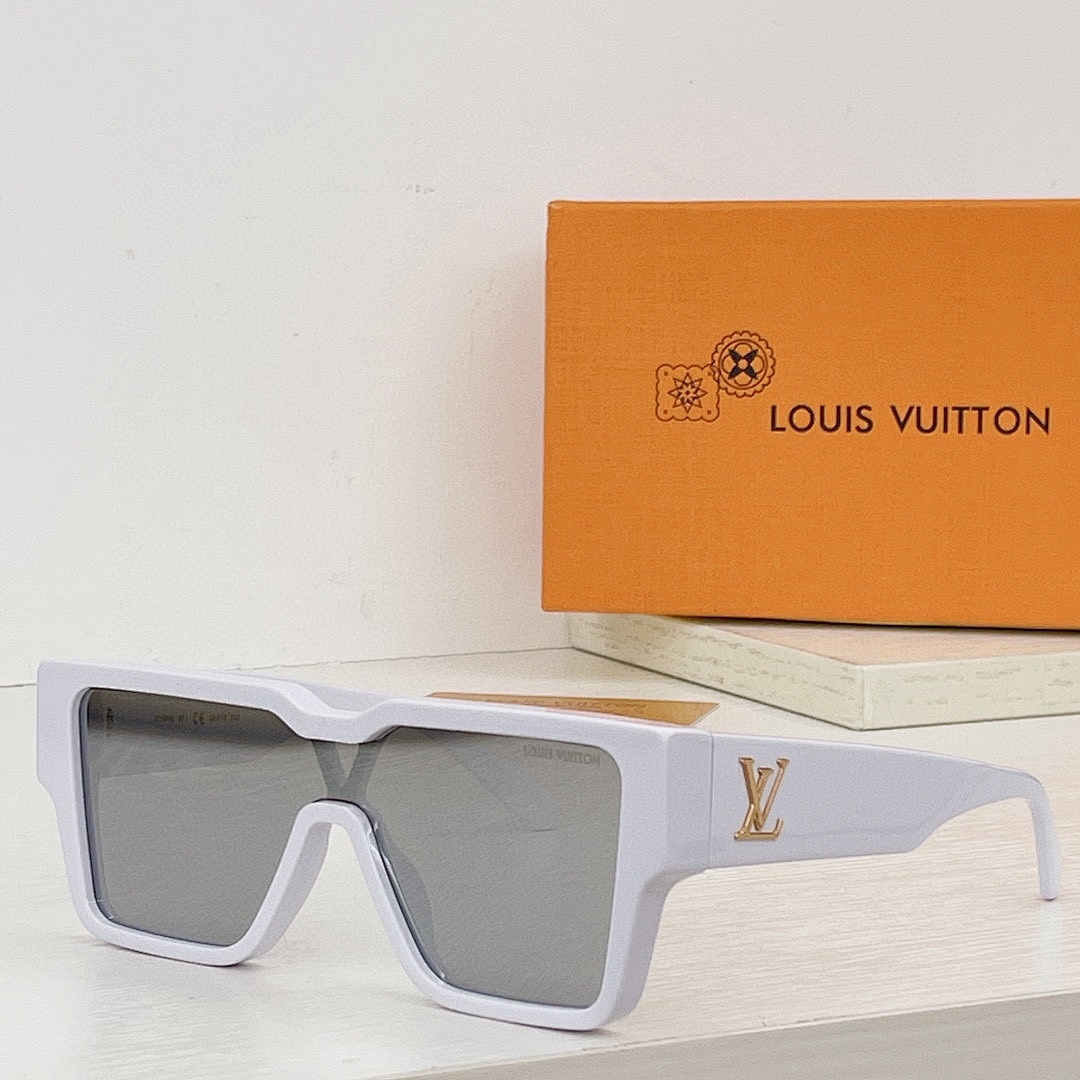 LOUIS, photo 1