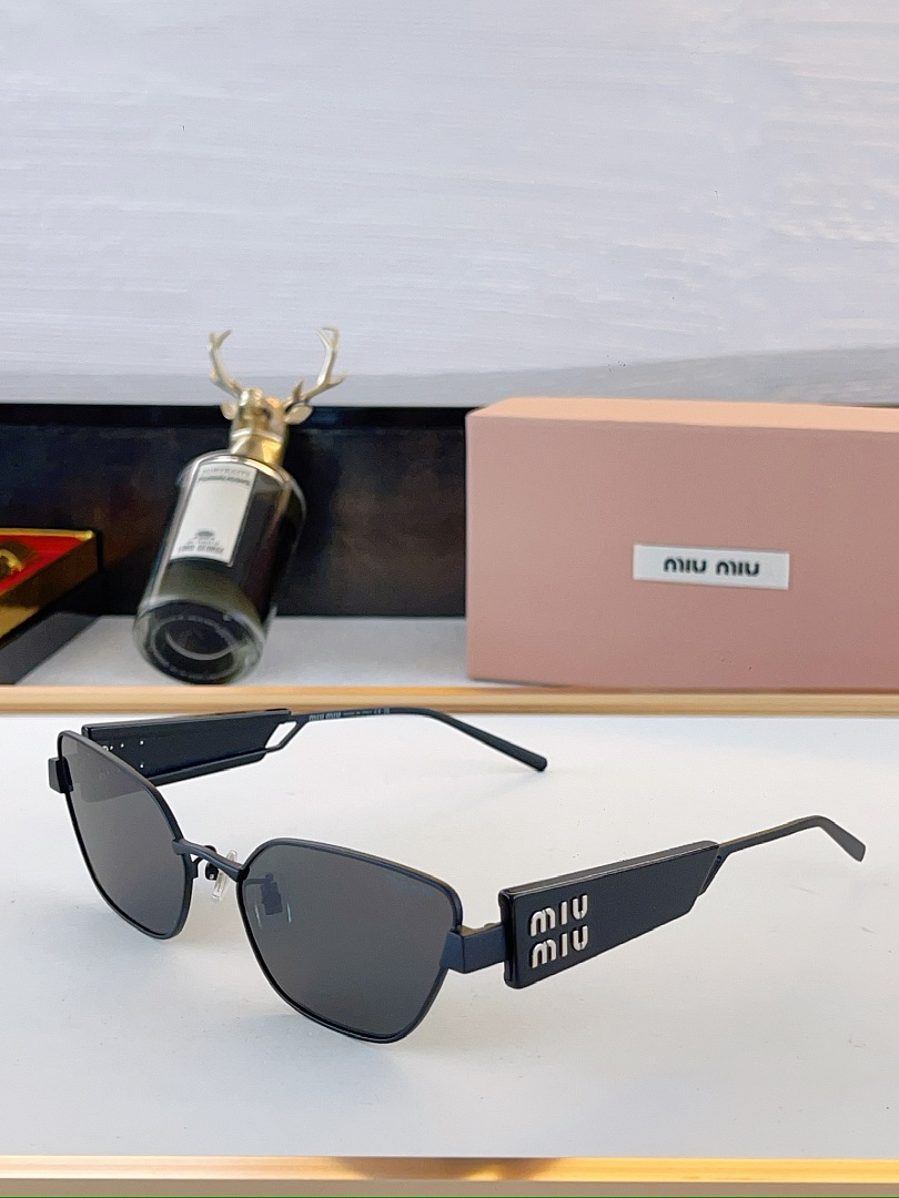 Miu Miu SMU65WS 58