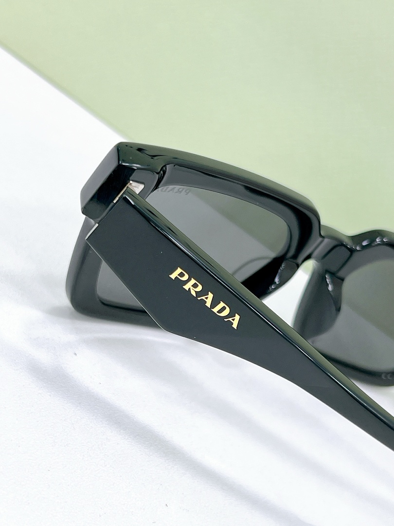 Prada ModelSPR06GSSize:53 - Image 3