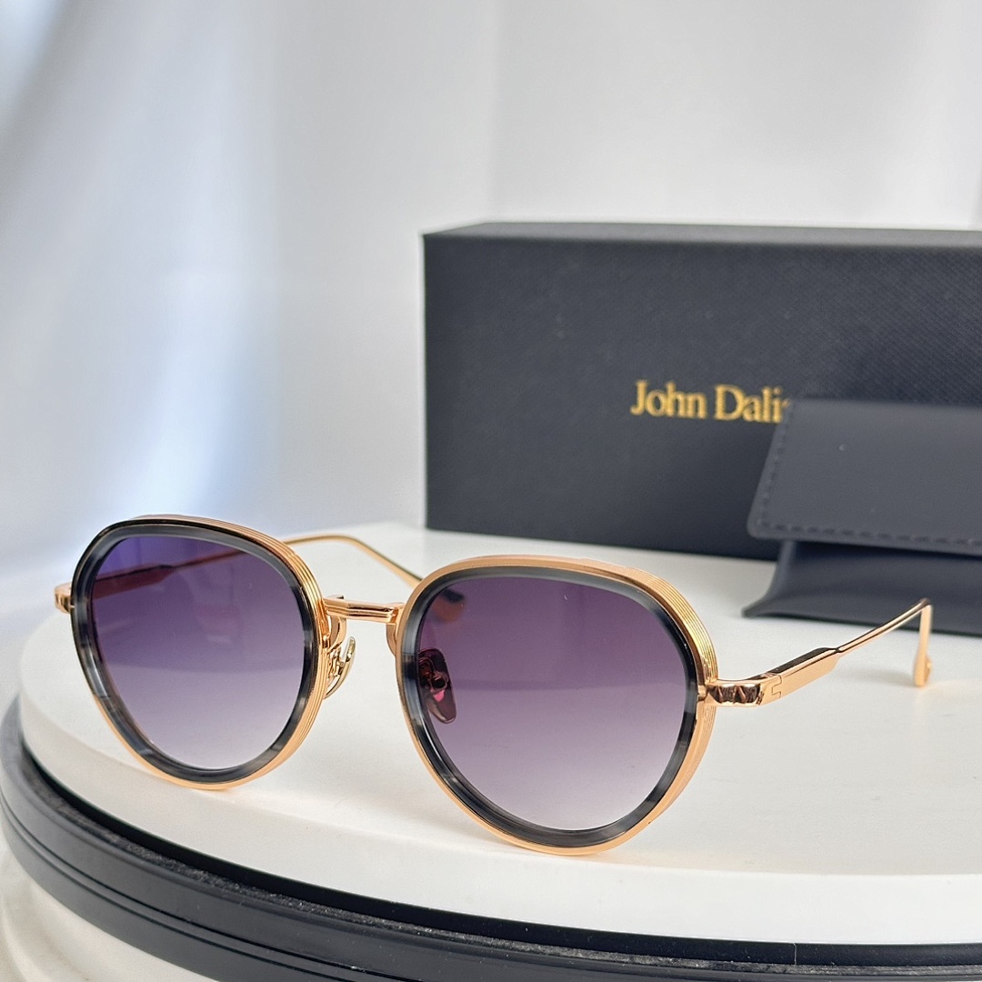 John DailaMODELJohnDalascarlettSIZE51, photo 1
