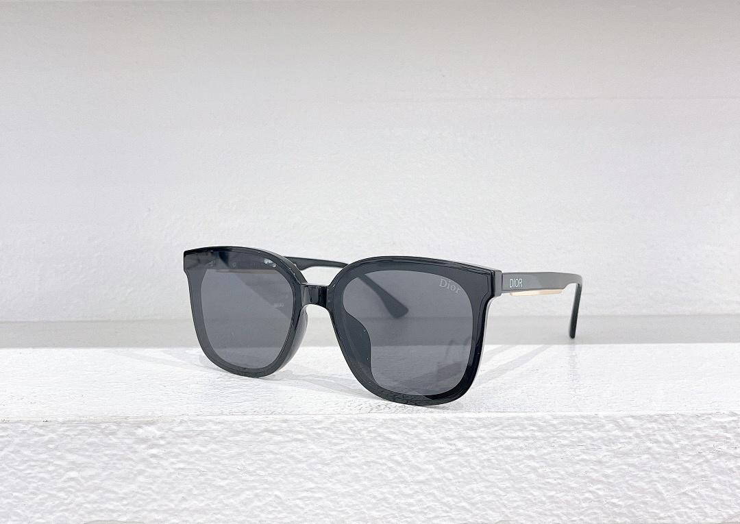 Other DIORMODEL:CD 0247SSIZE:62