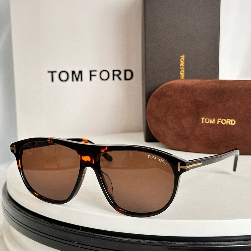 TOM FORDMODEL:FT 1027-N, photo 1