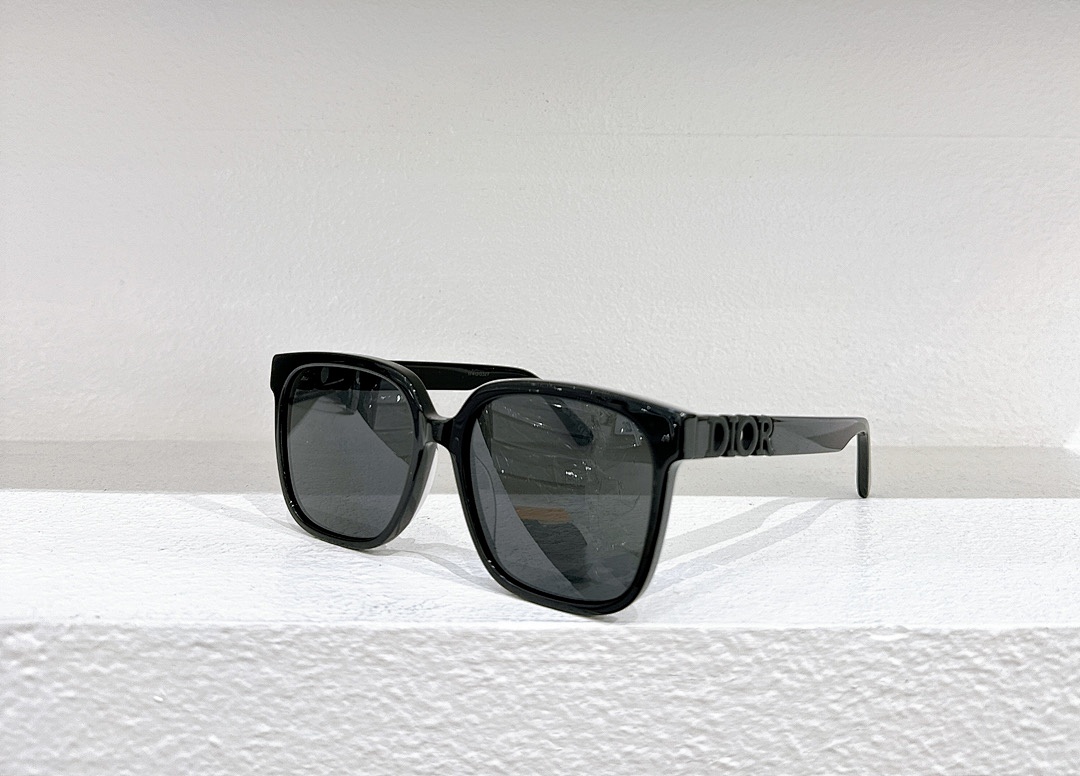 Other DIORMODEL:CD 8601SIZE:55 18-145_ - Image 8