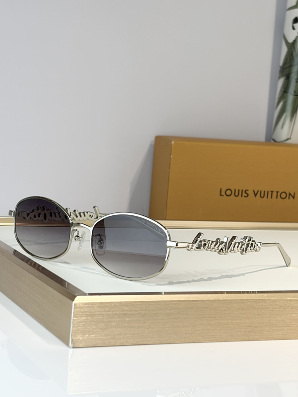 LOUIS VUITTOMODEL:Z3193USize:56, photo 1