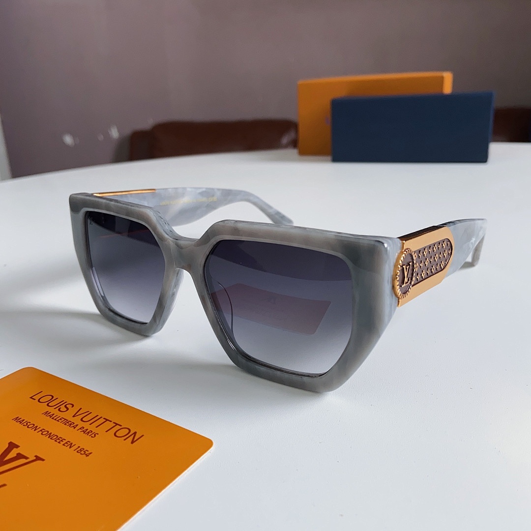 Other LOUIS VUITTONMODEL:Z2038ESIZE:56