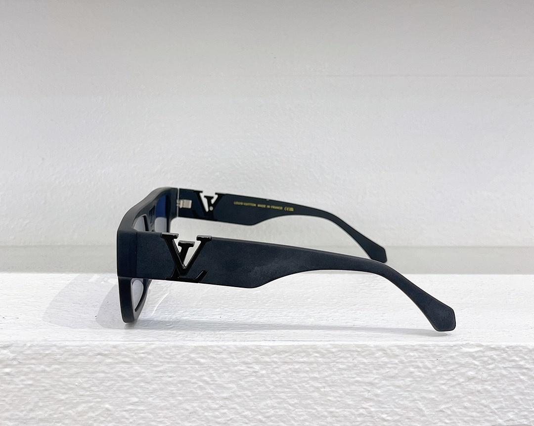 Other LOUIS VUITTONMODEL:Z2062W SIZE:56 - Image 2