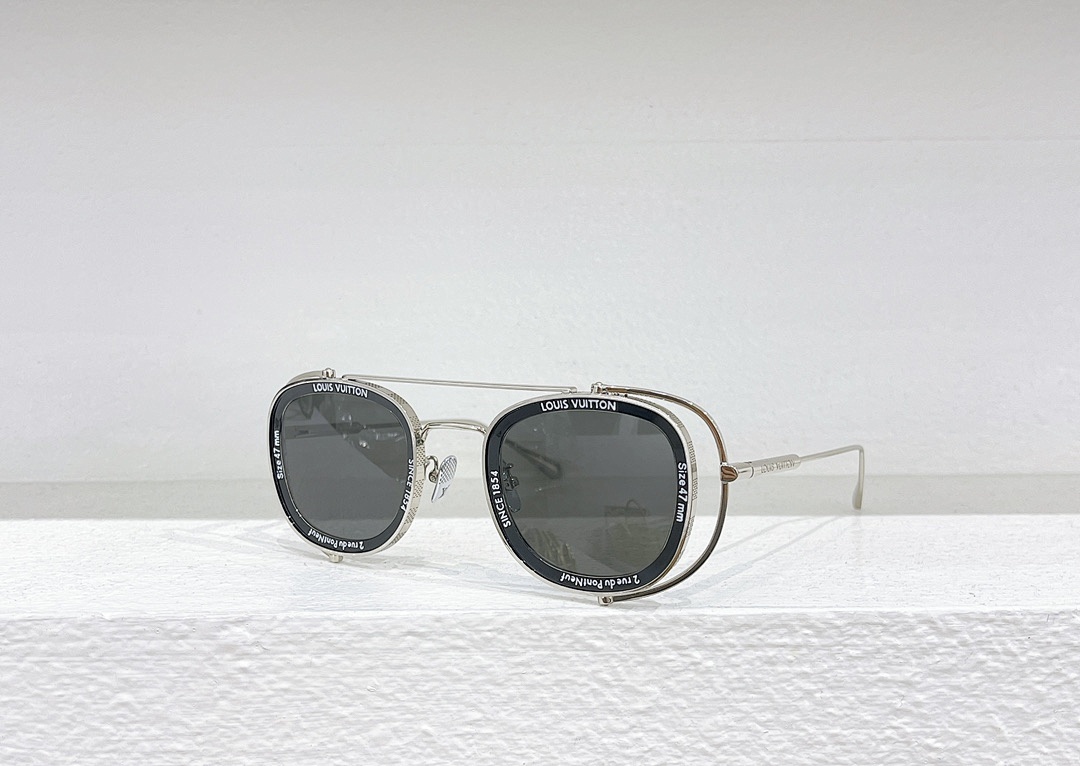 Other LOUIS VUITTONMODEL:Z2213U SIZE:47