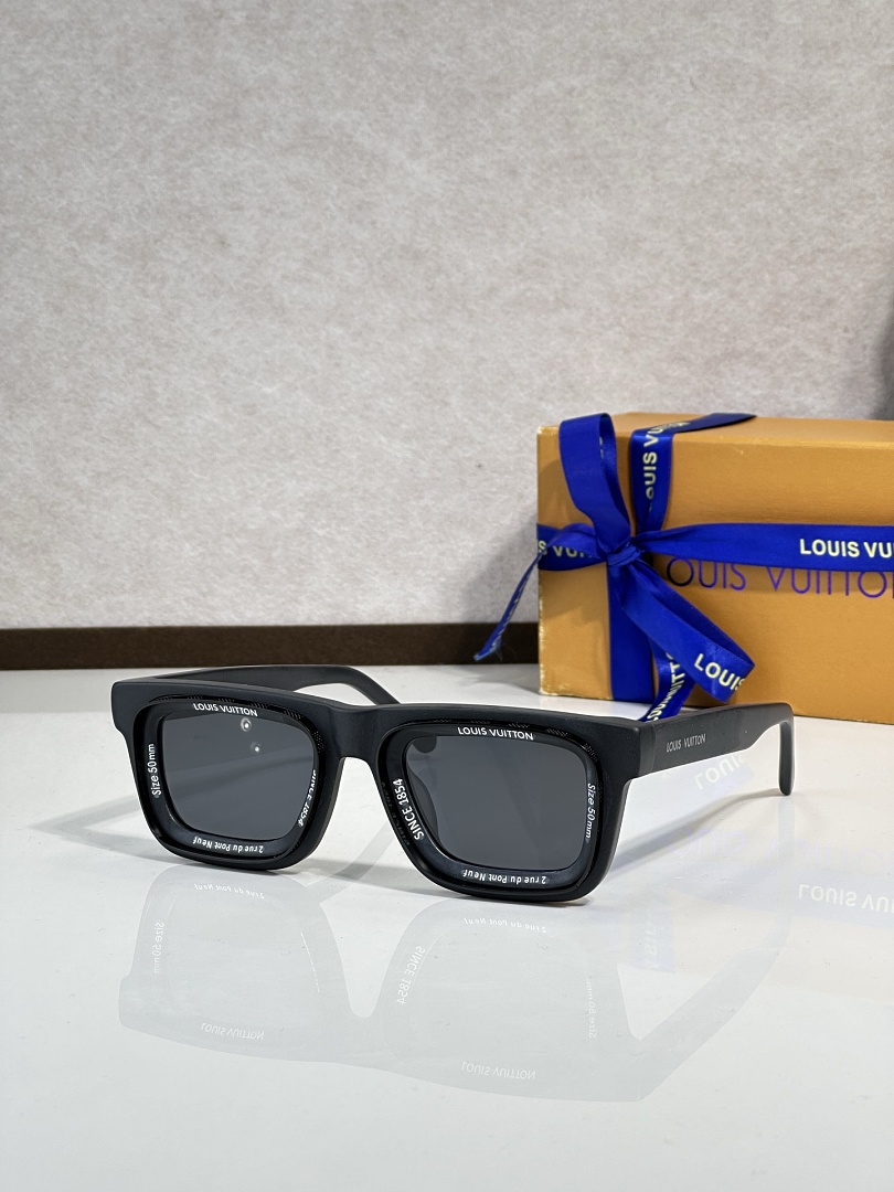 Other Louis VuittoMODEL:Z2442USIZE:50