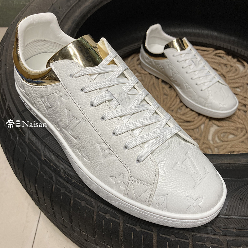 ▶ LUXEMBOURG Sneakers, photo 1
