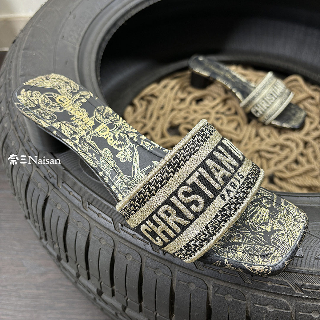 ▶ Dway Heeled Slide, photo 1