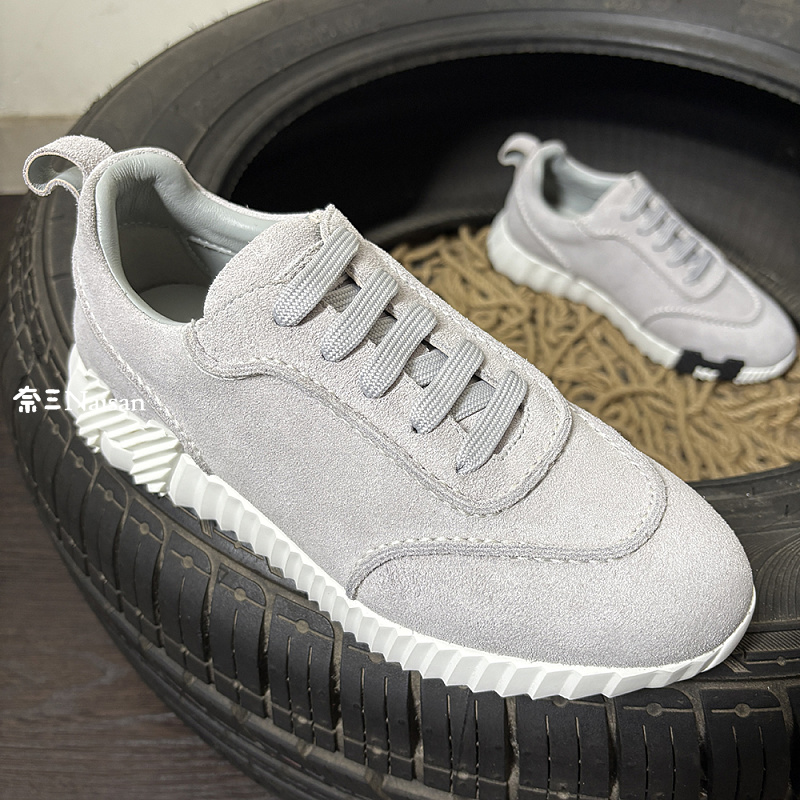 ▶ Bouncing Sneaker, photo 1